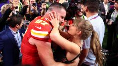 Travis Kelce sigue a Taylor Swift y dona 100 mil dólares a víctimas del tiroteo