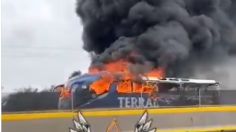 VIDEO: un autobús de pasajeros se incendia en la autopista México-Puebla