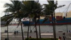 VIDEO: bebé cae al mar de Veracruz por los fuertes vientos y la Policía Naval lo rescata