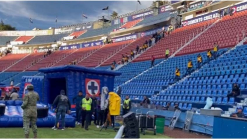 Invaden la cancha: así vivieron el sismo aficionados de Cruz Azul previo al partido contra Tigres