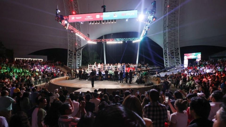 Desde el Auditorio Guelaguetza, la afición mexicana del boxeo fue testigo del triunfo avasallador del sudafricano Sivenathi Nontshinga