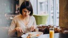 Los 2 alimentos que no pueden faltar en el desayuno que aumentan la saciedad y la concentración