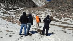 Rescatan con vida a 10 alpinistas del Pico de Orizaba; el guía sigue desaparecido