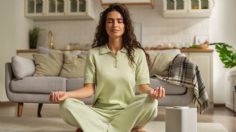 La meditación de 10 minutos que debes hacer al iniciar el día para evitar el estrés, ser feliz y tener mucha energía