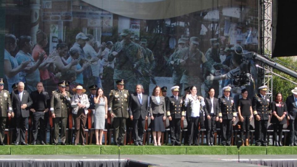 Durante su gobierno en CDMX, Sheinbaum acompaño a AMLO durante la celebración del Ejército Mexicano.