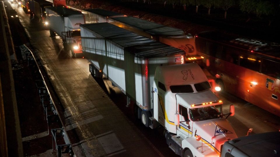 Autoridades piden a los automovilistas buscar rutas alternas.