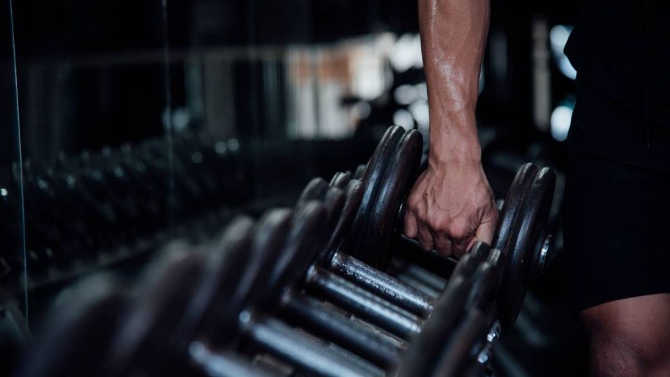 Los agresores del encargado del gimnasio escaparon del lugar.