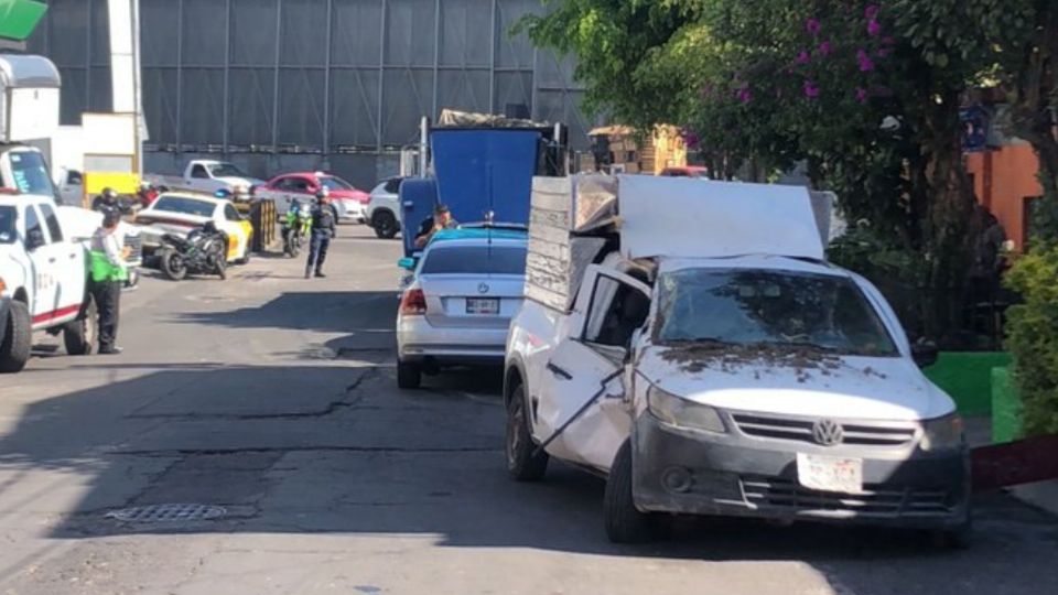 Los vehículos involucrados fueron orillados entre las calles para agilizar el paso de los automovilistas