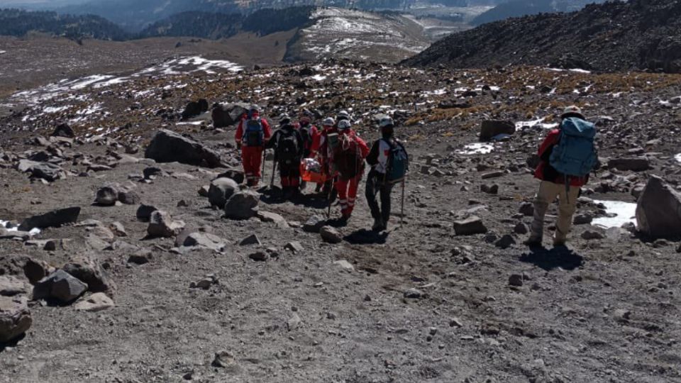 Los grupos de rescate siguen en el Pico de Orizaba con el objetivo de encontrar al único alpinista que falta