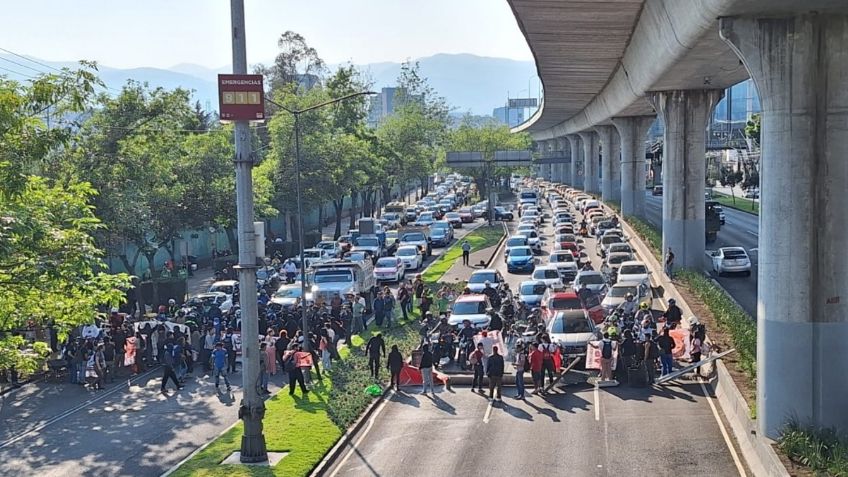 Manifestantes cierran Periférico Sur y desquician el tráfico en dirección al sur de la CDMX