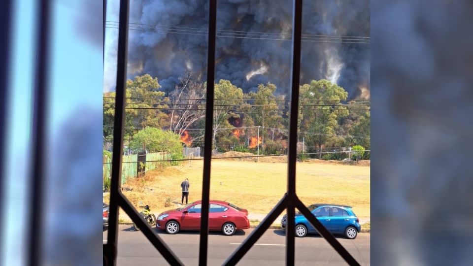 El incendio se presentó muy cerca del Mercado de las Flores.