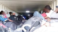 Rescatan a 35 migrantes que viajaban en vagones de un tren de Sonora