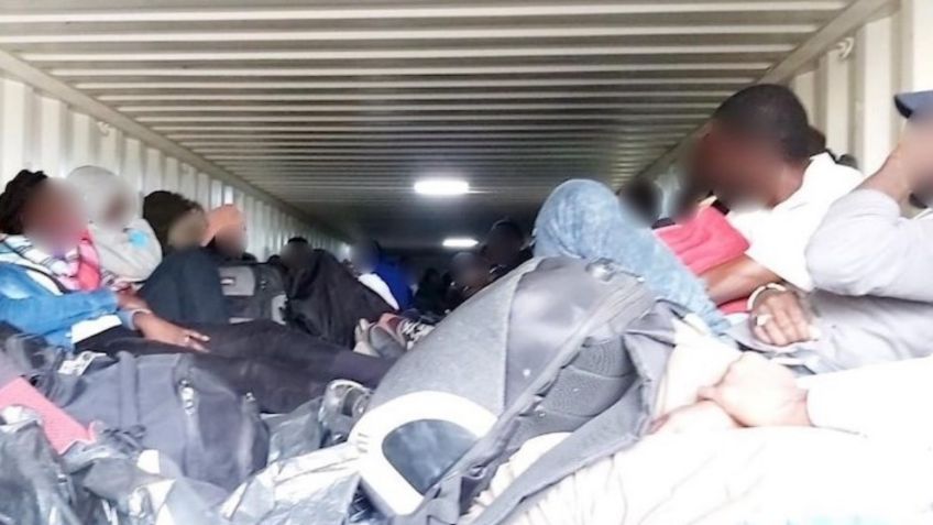 Rescatan a 35 migrantes que viajaban en vagones de un tren de Sonora