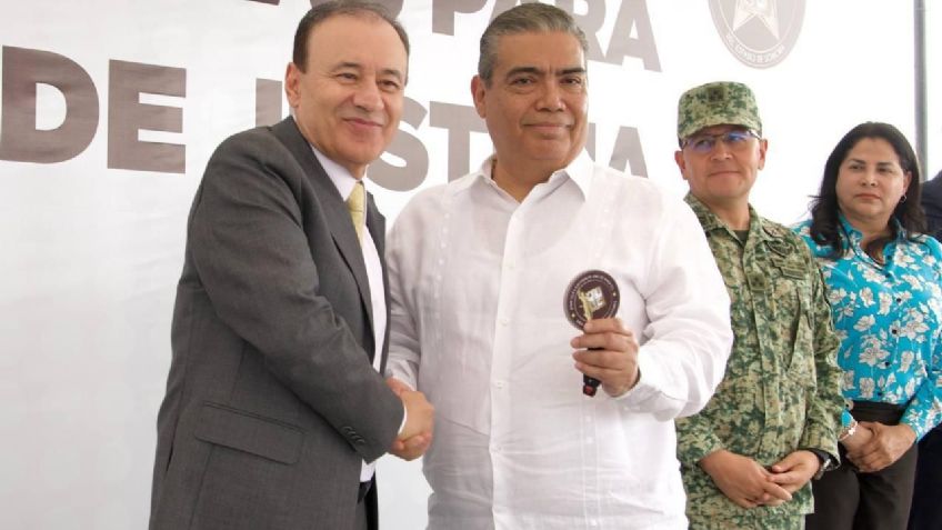 Entrega gobernador Alfonso Durazo patrullas para fortalecer labor de la FGJE