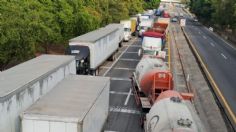 Campesinos bloquean la carretera de Mapastepec, exigen la regularización de sus terrenos