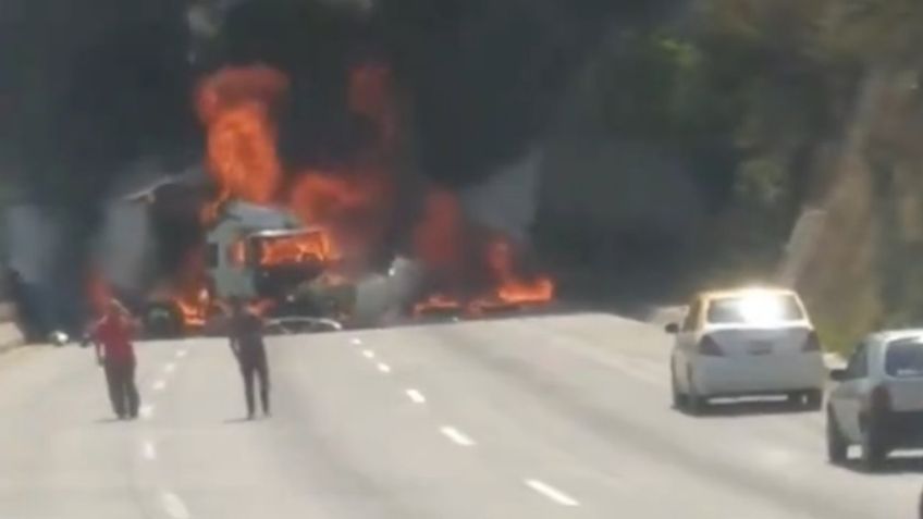 Fuerte choque de camiones provoca incendio en la México-Querétaro y desquicia el tráfico, alternativas viales