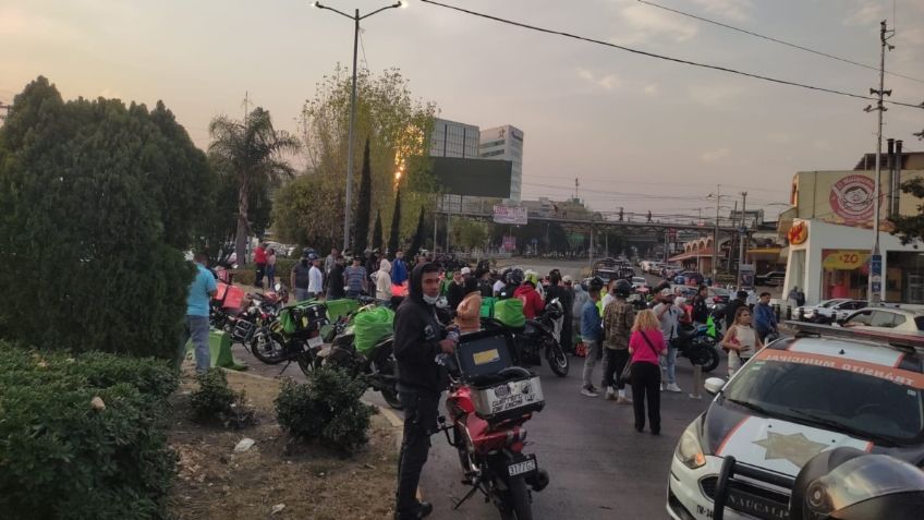 Se registra bloqueo en Naucalpan: repartidores cierran avenida Lomas Verdes