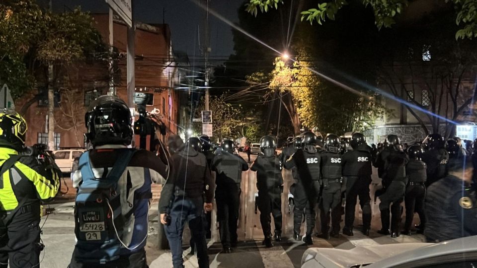 Por lo menos 200 policías participaron en este operativo.