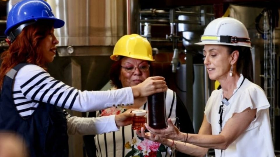 Claudia Sheinbaum durante una visita a la Planta de Biodiésel