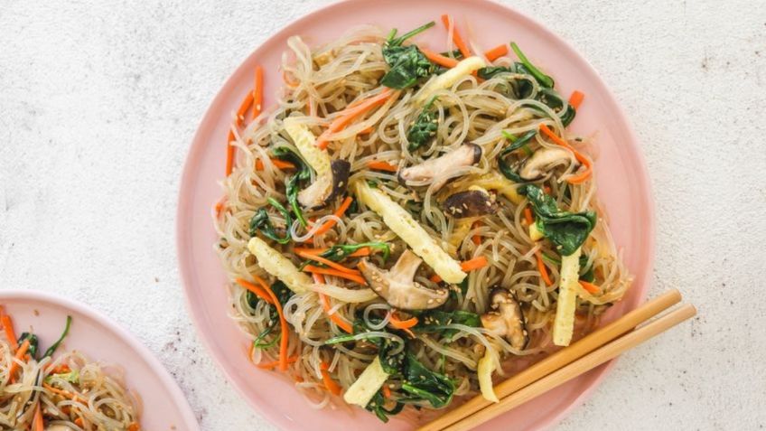 Japchae: aprende a preparar la económica receta de fideos coreanos que no tiene carne