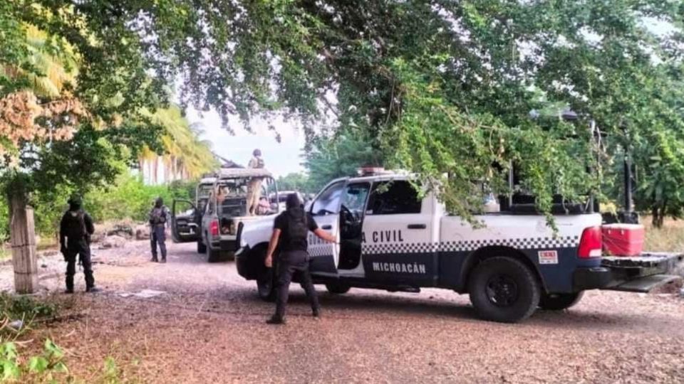 Elementos de la Guardia Civil de Michoacán y de la Sedena acudieron a la zona tras el ataque.