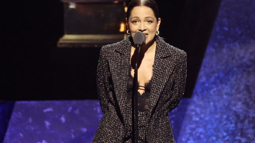 EN FOTOS: Natalia Lafourcade derrocha elegancia con traje sastre tweed en los Grammy 2024