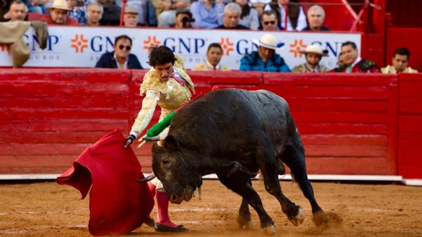 Sebastián Castella sale a hombros en la segunda corrida de toros en la Plaza México