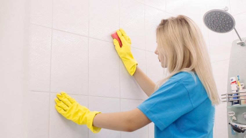 ¿Cómo limpiar los azulejos del baño cuando tienen sarro y están amarillos?