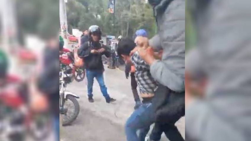 Le ponen un “cuatro” a estafador de motorepartidores para golpearlo y denunciarlo: VIDEO