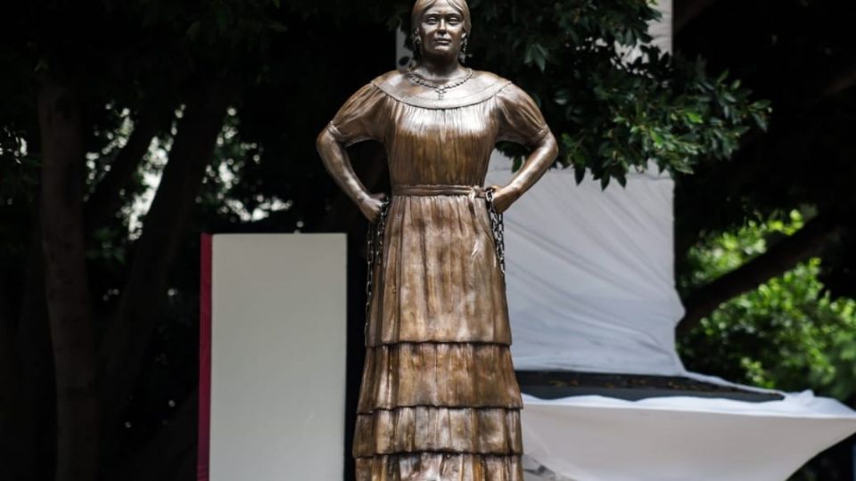 Monumento a Leona Vicario en Paseo de la Reforma, una de las esculturas de las heroínas inauguradas por Claudia Sheinbaum.