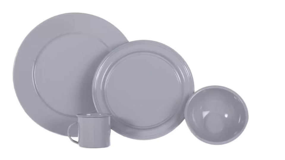 Este completo set cuenta con 16 piezas que cuenta con platos tazas y bowls