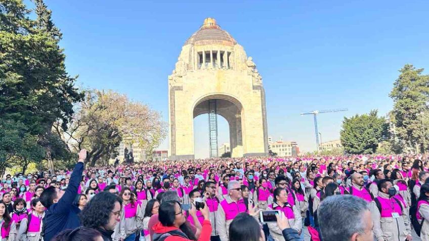 Abarrotan capacitadores y supervisores electorales del INE el Monumento a la Revolución