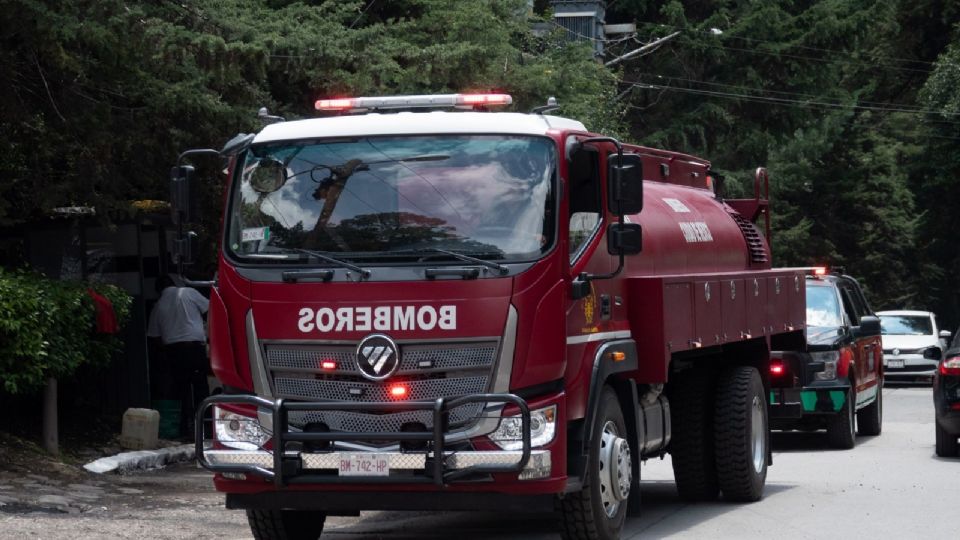 Bomberos van a la zona del percance.