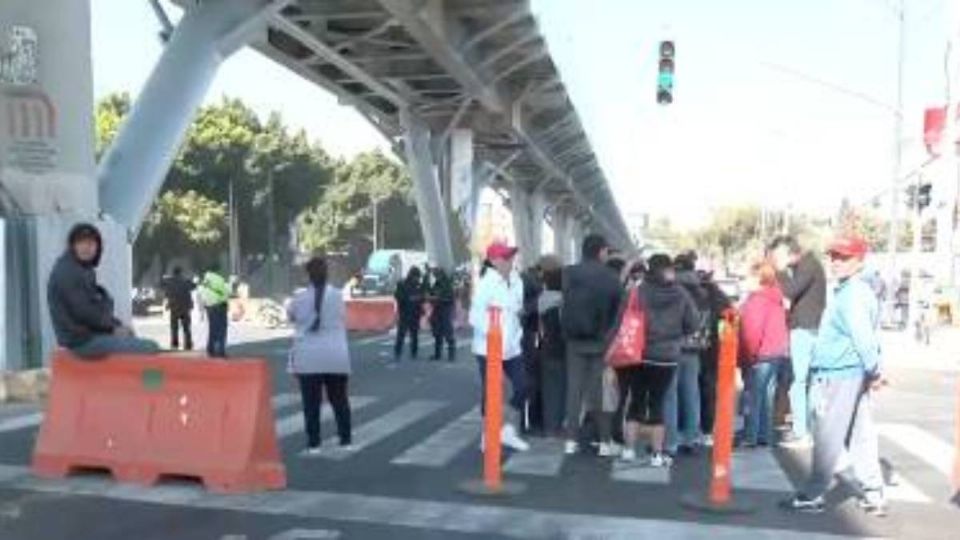 Los manifestantes bloquearon la Avenida Tláhuac.