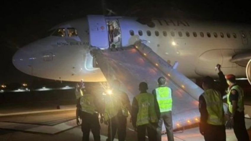 Hombre abre la puerta de emergencia del avión tras sufrir ataque de pánico