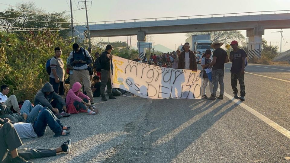 Los migrantes ya muestran cansancio por la larga caminata