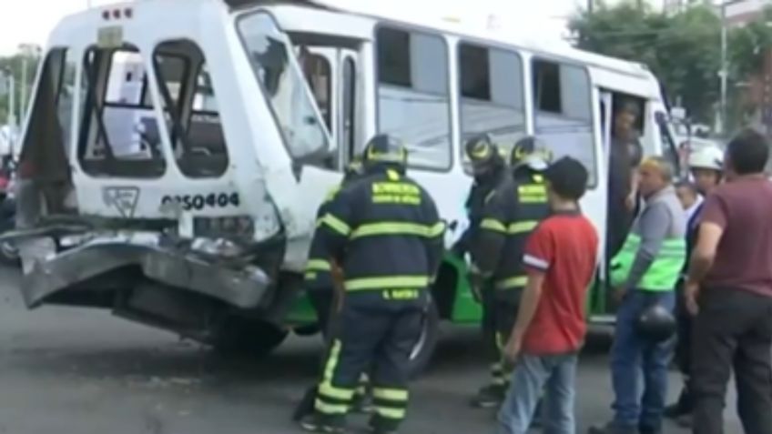 Choque entre microbuses en Iztapalapa deja al menos 11 lesionados, 4 son menores de edad