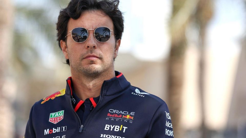 El famoso piloto mexicano demostró su increíble fisico antes del GP de China