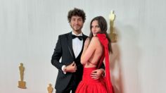 Juanpa Zurita y su novia Macarena Achaga conquistan la alfombra roja de los Oscar 2024