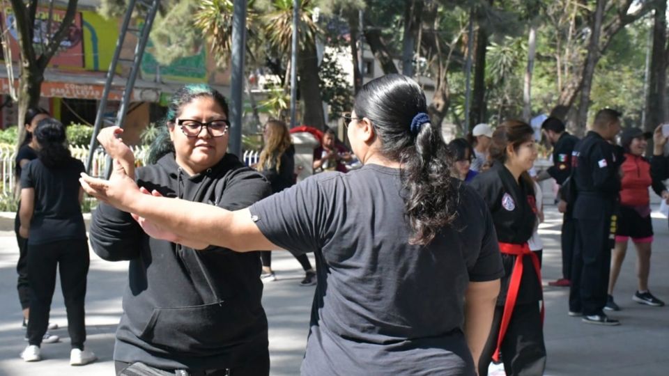 La alcaldesa de Azcapotzalco destacó la importancia de proporcionar a las mujeres herramientas que les permitan desenvolverse con confianza en su entorno.