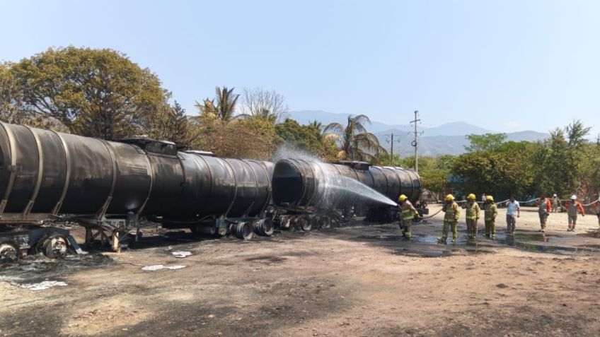 Explota pipa con combustible en la carretera Tonalá - Pijijiapan en Chiapas, no hay pérdidas humanas