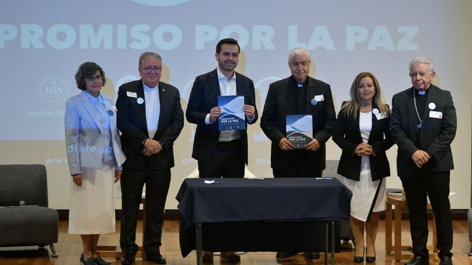 Jorge Álvarez Máynez es el primer candidato en firmar el Compromiso Nacional por la Paz de la CEM.