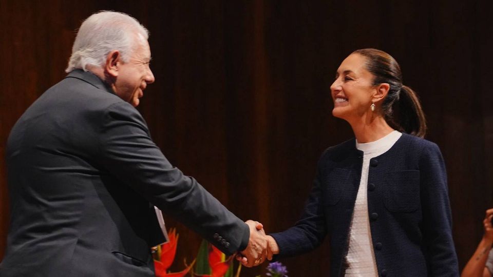 Claudia Sheinbaum en la firma del Compromiso Nacional por la Paz.