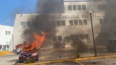 Normalistas de Ayotzinapa vandalizan fiscalía de Guerrero tras fuga de policía ligado a asesinato de estudiante