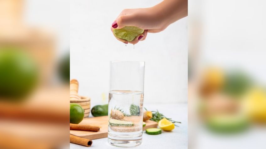 Agua de limón de ayunas: 3 beneficios de tomarla todas las mañanas antes del desayuno