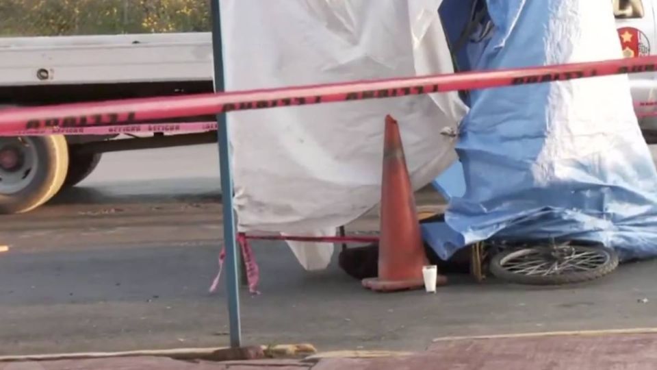 El ciclista murió cerca de la salida de la Central de Abasto.