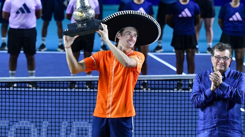 GANADOR. Álex de Miñaur se coronó como bicampeón del Abierto Mexicano de Tenis