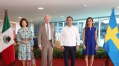 Mauricio Vila Dosal recibe a los reyes de Suecia, Carlos XVI Gustavo y Silvia, en su llegada a Yucatán