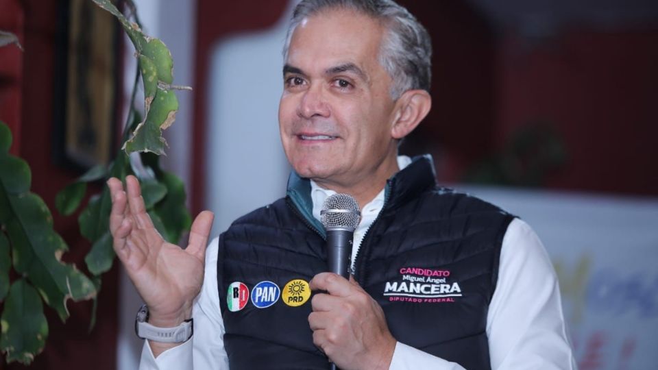 Miguel Ángel Mancera es candidato a una diputación federal por el PRI, PAN y PRD