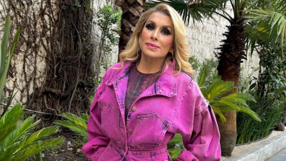 La cantante se encuentra hospitalizada debido a problemas de salud.